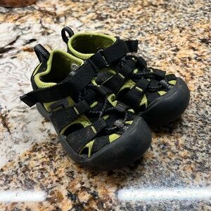 Toddler size 7 Keens